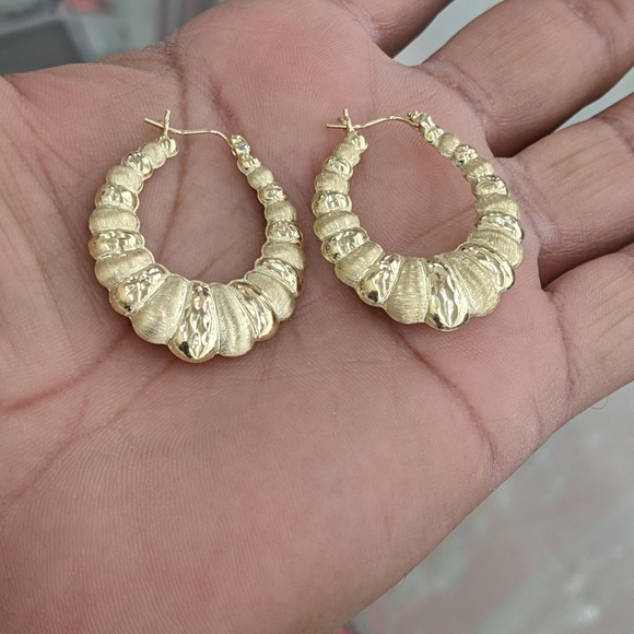 COPY - 10KT real gold earrings. - Picture 5 of 9